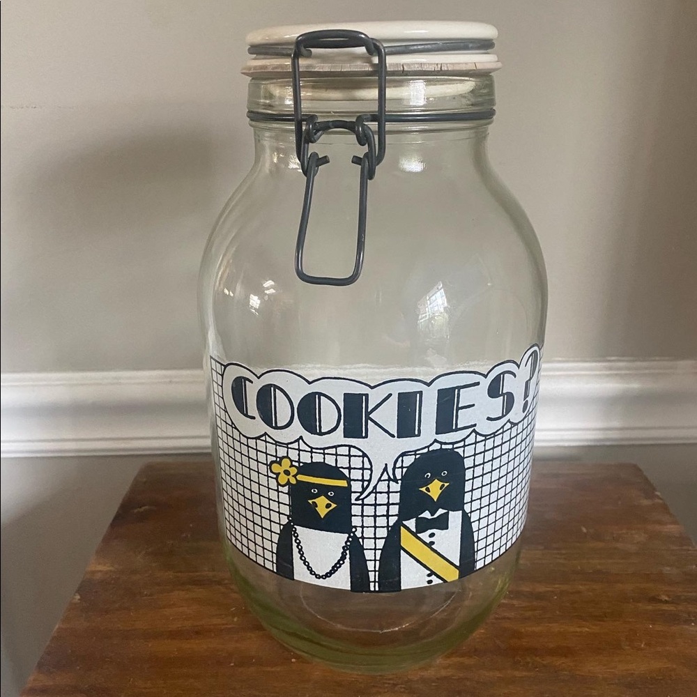 Carlton 3L Cookie Jar Penquins Made In USA 1982 Cookies Container vintage
